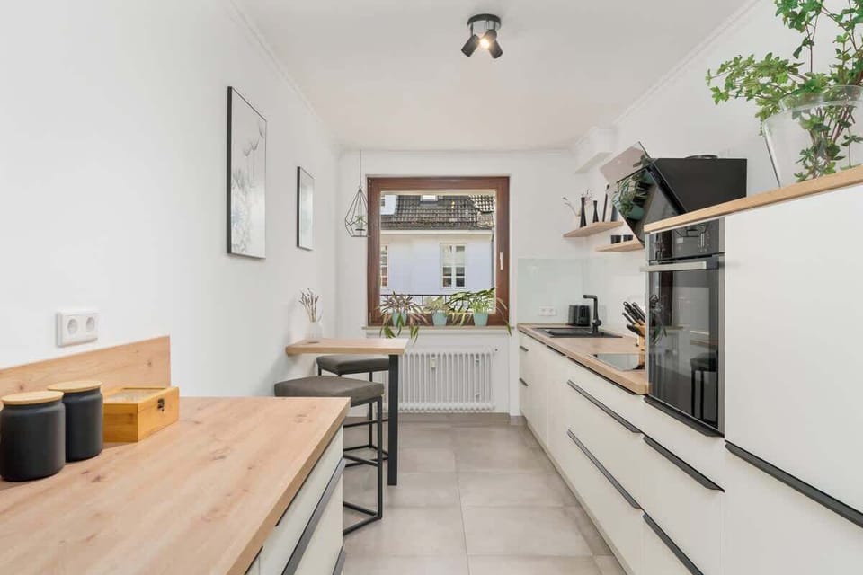 Die Küche ist mit allem ausgestattet, was du zum Kochen benötigst.