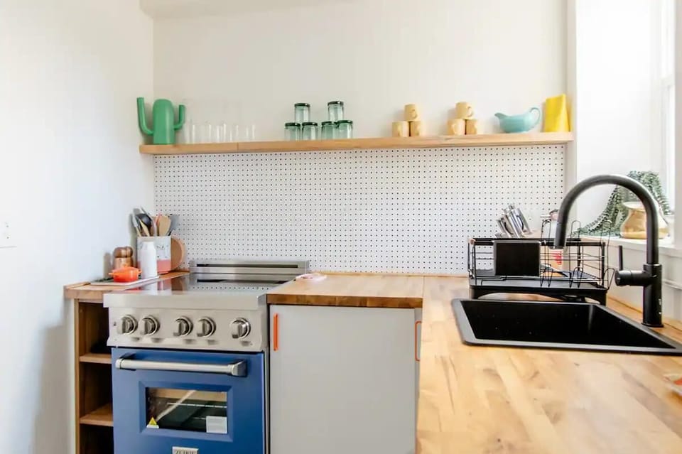 Our tiny but mighty kitchen has a new, induction oven. Watch your water boil in 3 minutes! 