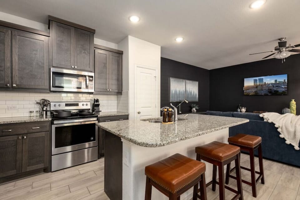 Charming retreat with full kitchen, rustic decor, and peaceful private wood lands