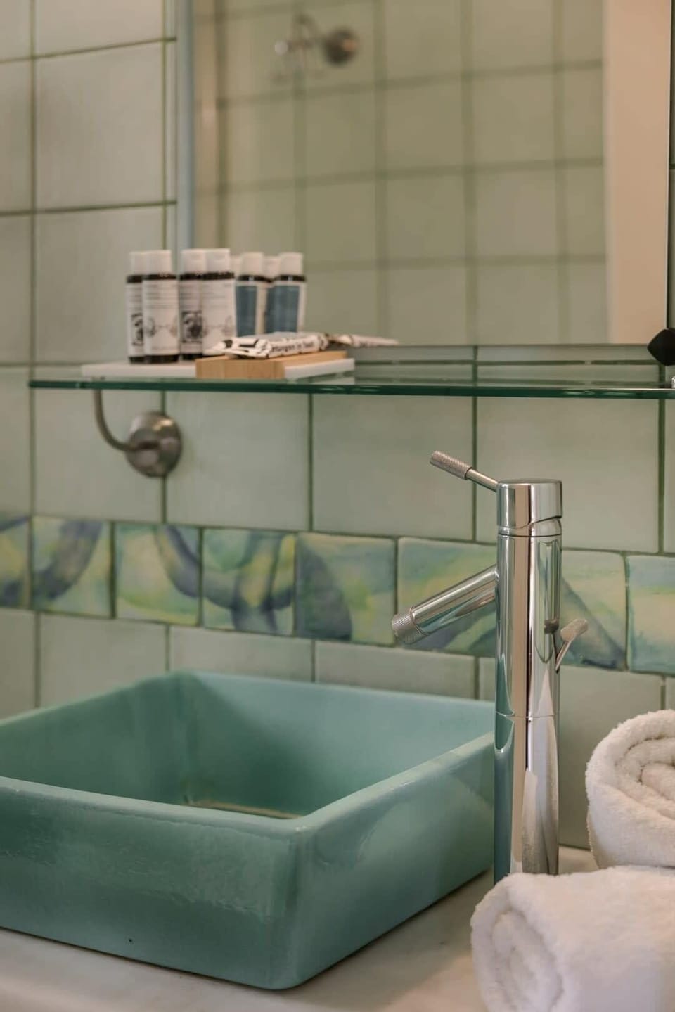 Bathroom – Decoration Details – Subtle touches of stone and glass adding to the authentic design.