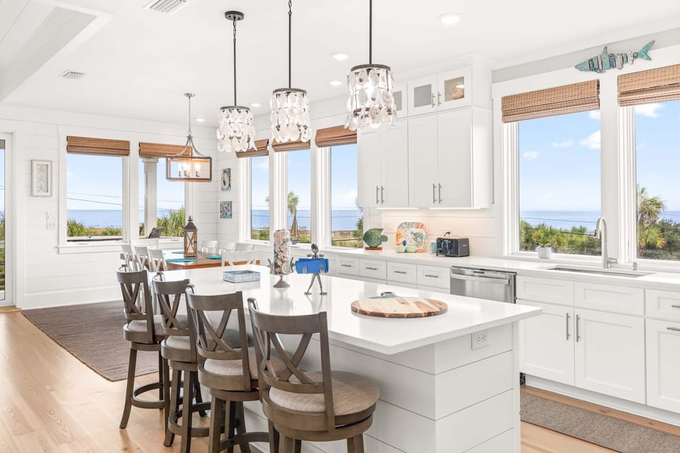 Kitchen w. Breakfast Bar