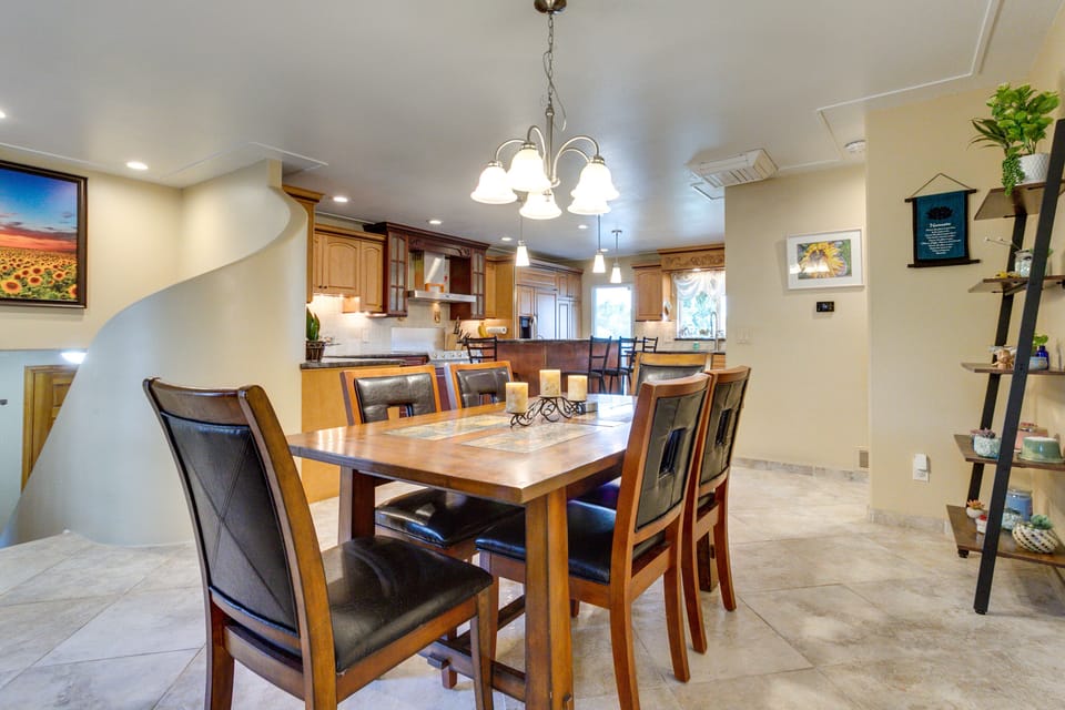 Dining Table | Dishware & Flatware