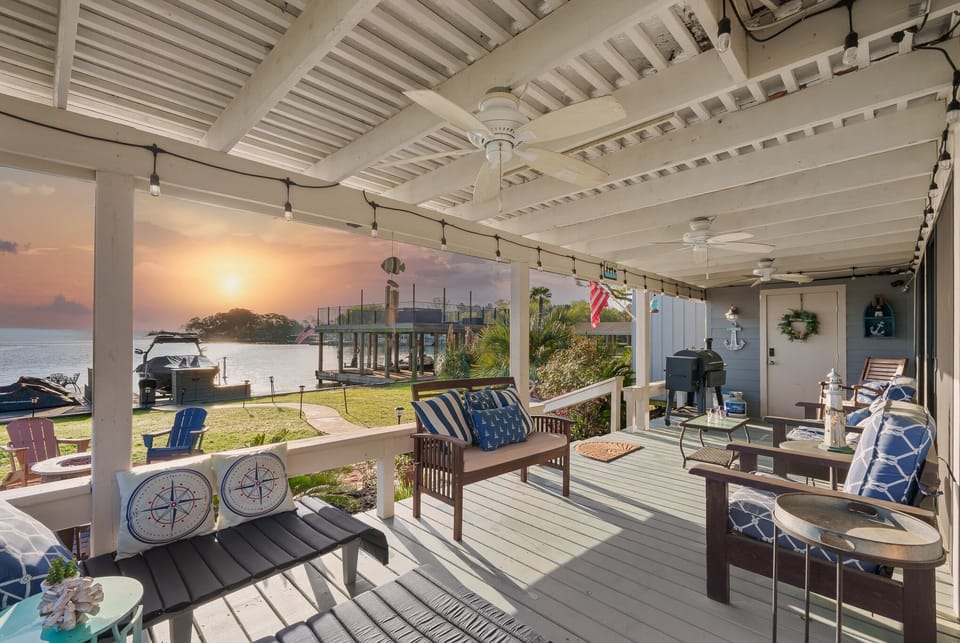 Front-row seats to sunset views and lake breezes—your perfect place to unwind.