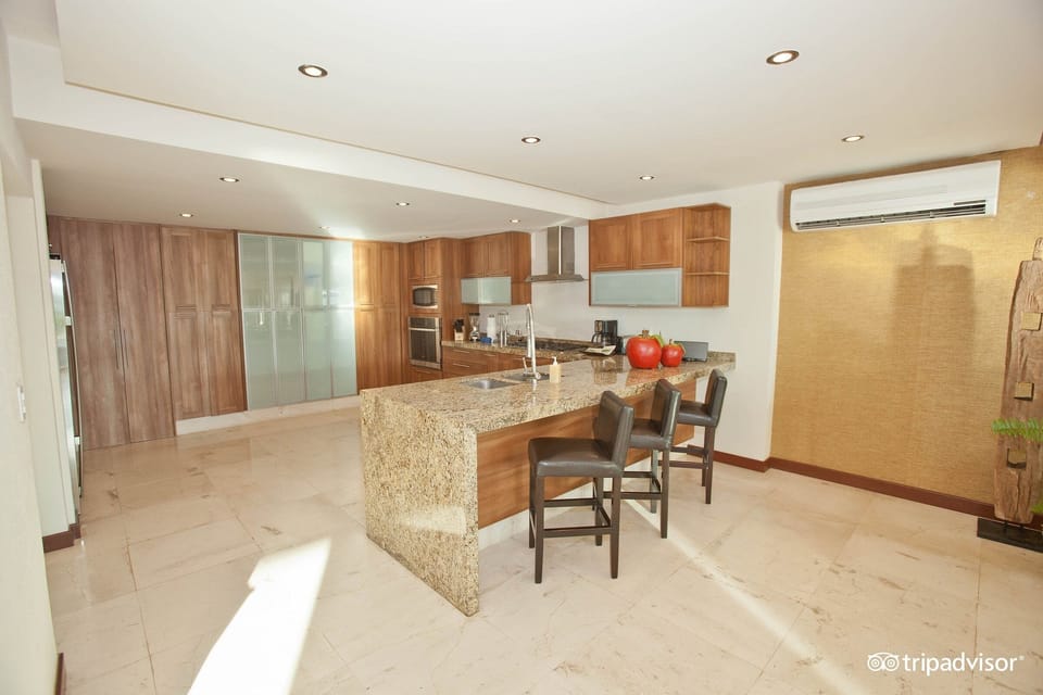 Fully equipped kitchen and laundry room