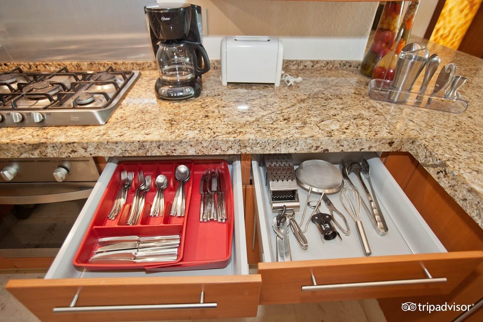 Fully equipped kitchen and laundry room