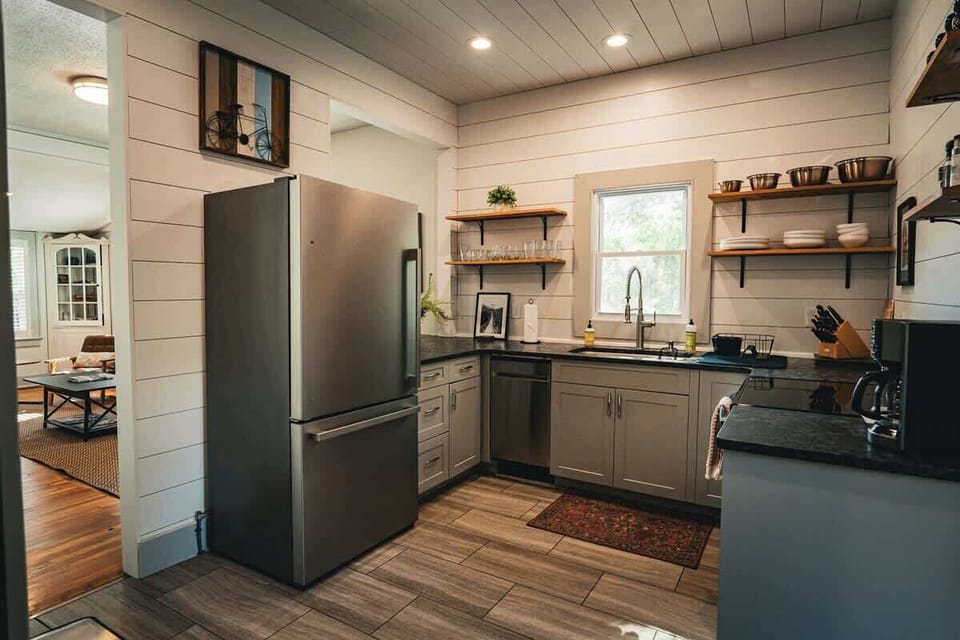Kitchen with contemporary finishes and wooden flooring