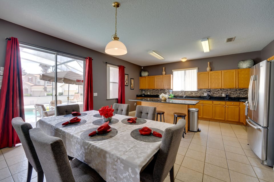 Dining Area | Dishware & Flatware Provided