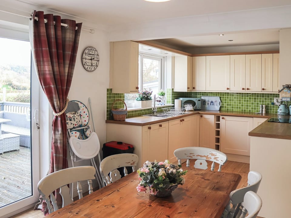 Kitchen/diner | Lon Lwyd Isaf, Pentraeth