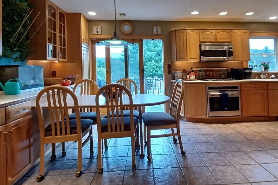 Eat in Kitchen