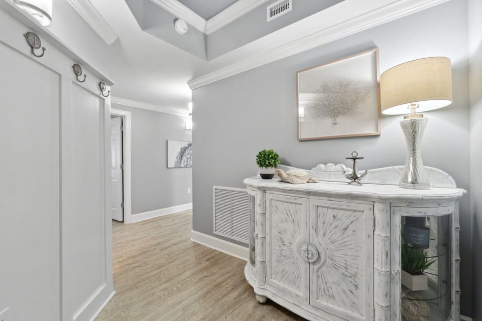 Large entryway with hooks for bags and beach towels!