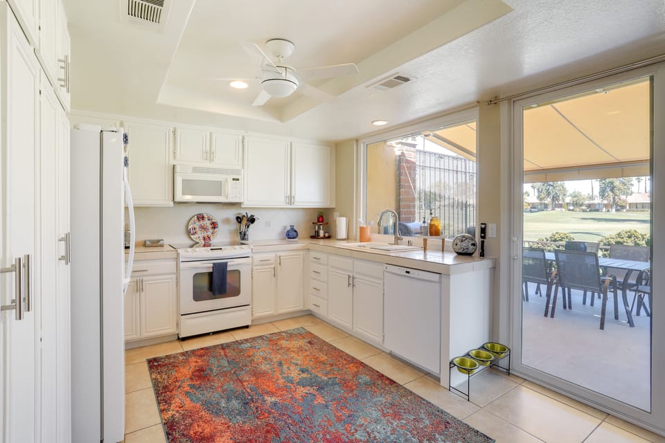 Kitchen | Cooking Basics | Coffee Maker | Paper Towels/Trash Bags Provided