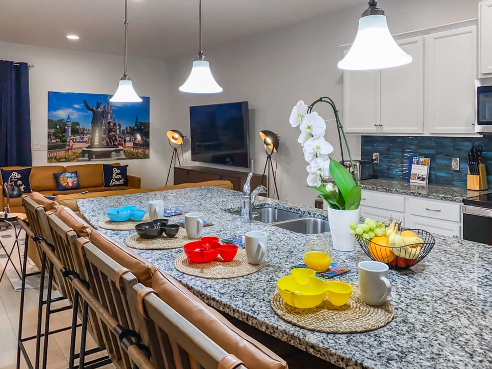 There's additional seating around the island - nothing beats vacation breakfast!
(food and beverage is for a visualization only)
