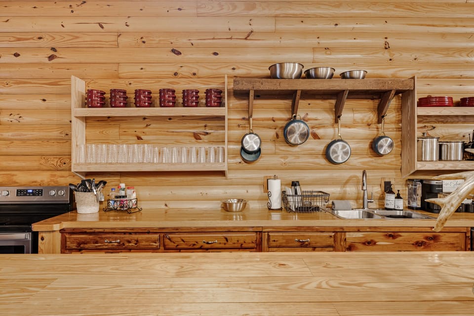 Fully equipped kitchen with both a Keurig Coffee Machine & a regular Coffee Machine