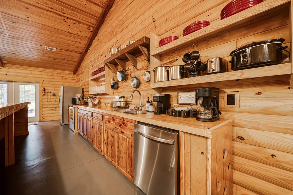 Fully equipped kitchen with both a Keurig Coffee Machine & a regular Coffee Machine