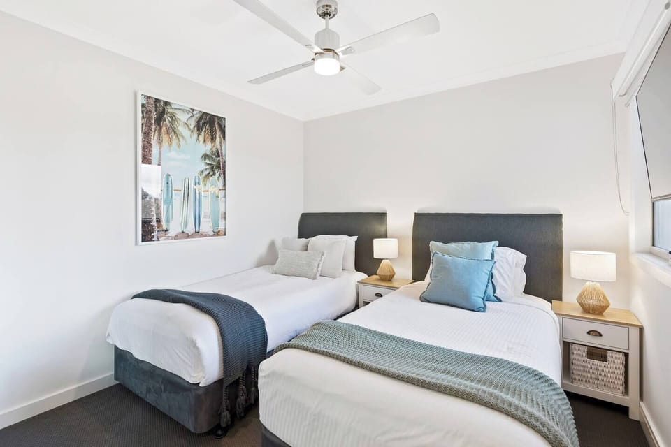 Two single beds within the third bedroom cater to those travelling with kids or in a group. For added convenience, the beds can be easily pushed together to create a king-size bed upon request.