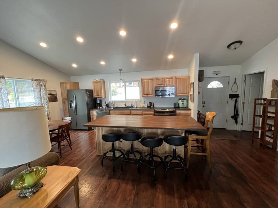 DINING AND KITCHEN.JPG