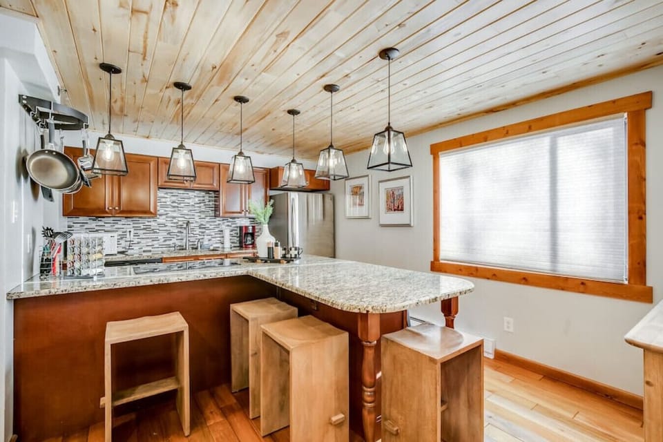 Kitchen with counter