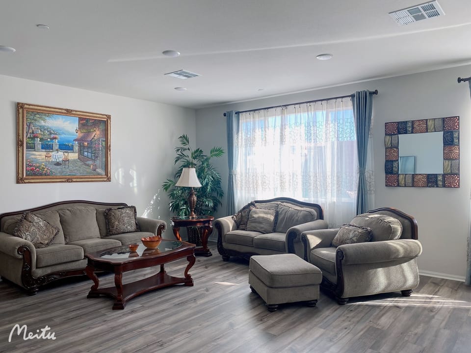 Spacious living room
