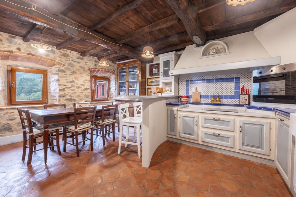 Amenities, Autumn, Dining Room, Kitchen, Room Detail, Spring, Summer