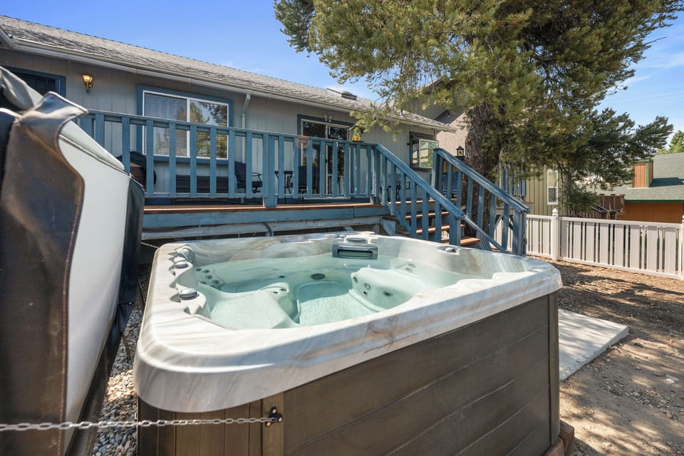 Hot Tub - Private Hot Tub in backyard