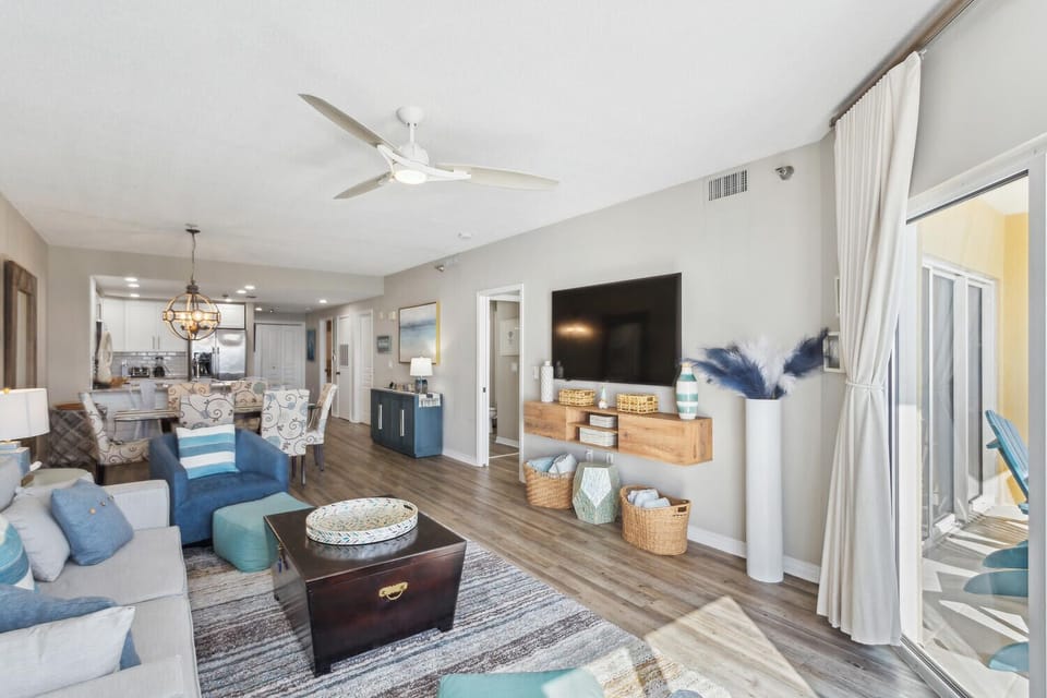 22 Via De Luna Dr 1504- Living room