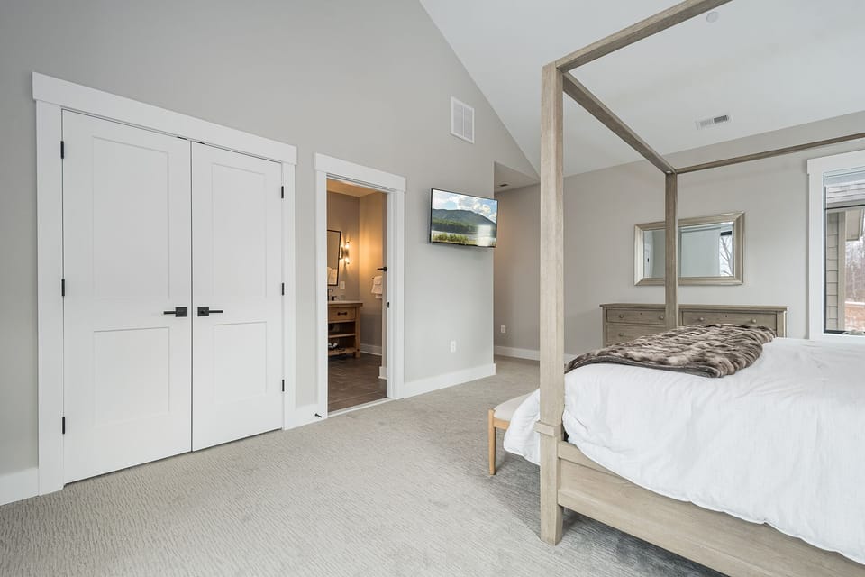 Upper Level Primary Suite - King Bed, Private Balcony, TV