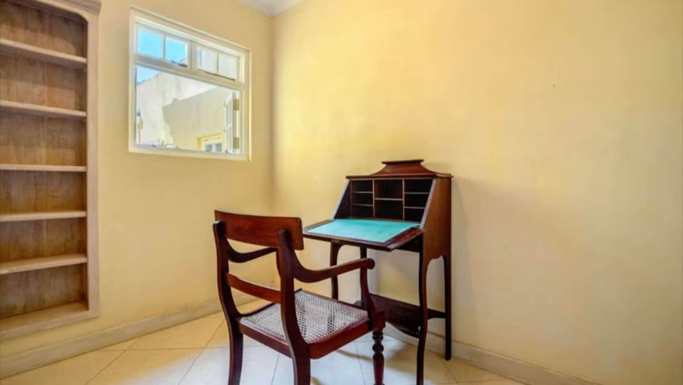 Office which can be transformed to a 4th bedroom on special request