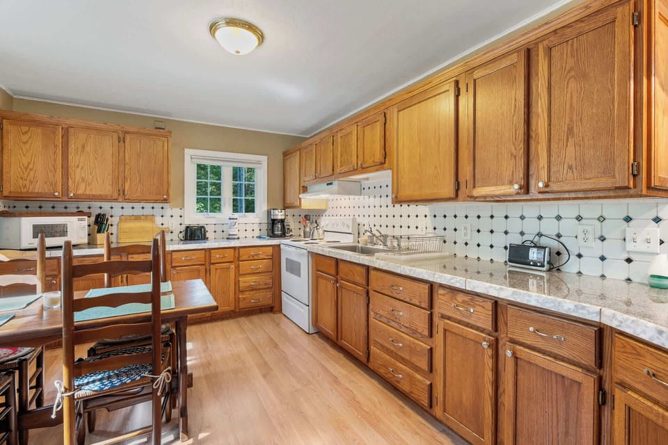 Fully-stocked kitchen enables guest to feel like they are at home