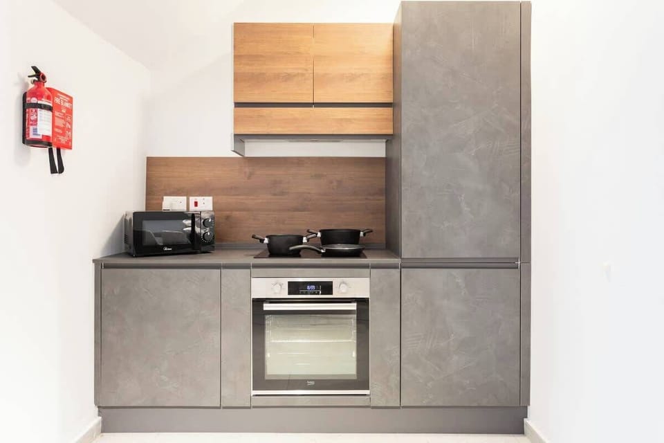 The Full Kitchen - Indulge in culinary delights after a day of Maltese exploration. Create flavorful memories in our fully-equipped kitchen