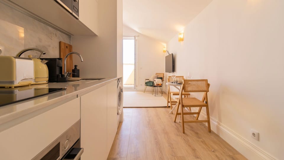 Discover the joy of culinary creativity in our compact yet fully equipped kitchenette. Whip up delicious meals, brew your morning coffee, and savor the flavors of your travels right here. #airbnb #lovelystay