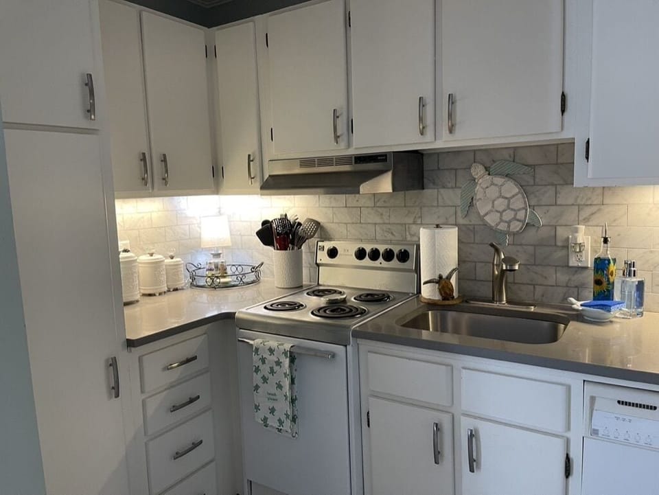 Small but quaint kitchen with everything you should need. You will feel at home.