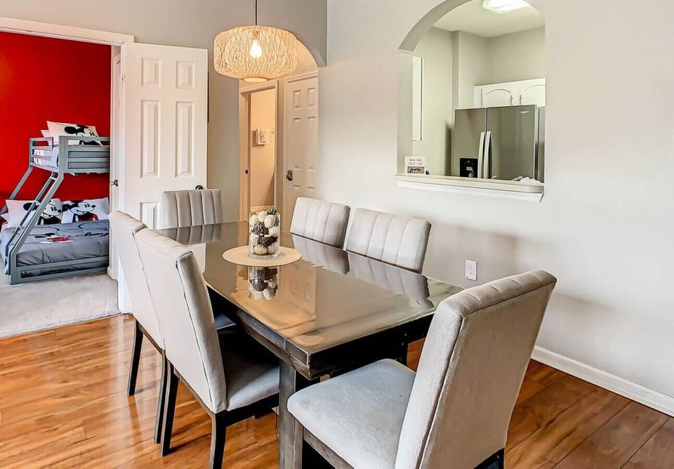 A perfect spot to enjoy breakfast, lunch, or dinner.