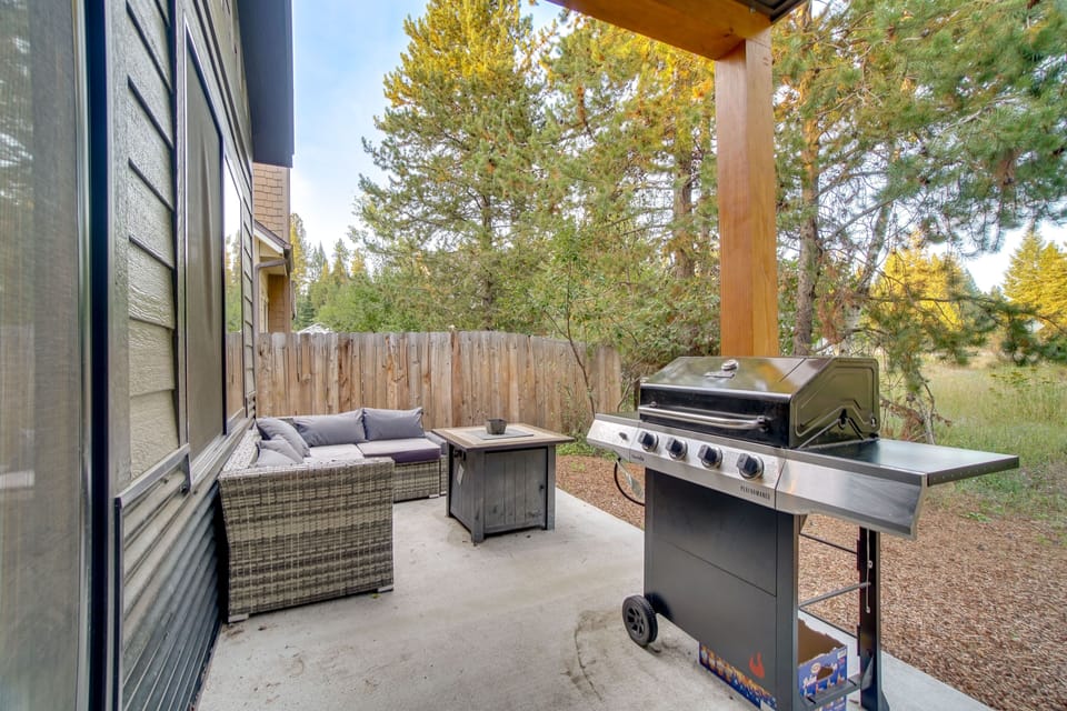 Private Patio | Gas Grill | Fire Pit (Gas)