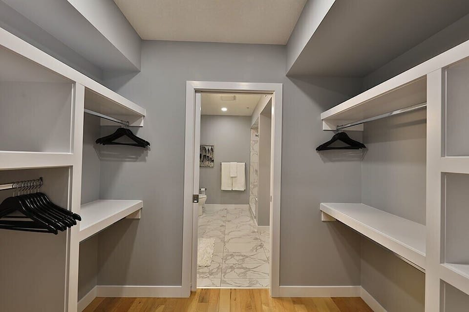 Ensuite bathroom and walk-in closet
