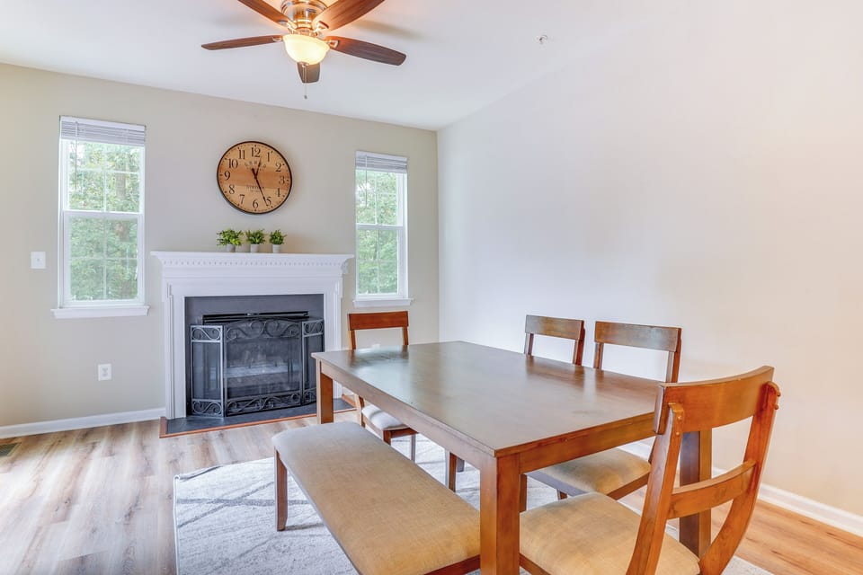 Dining Area | Fireplace