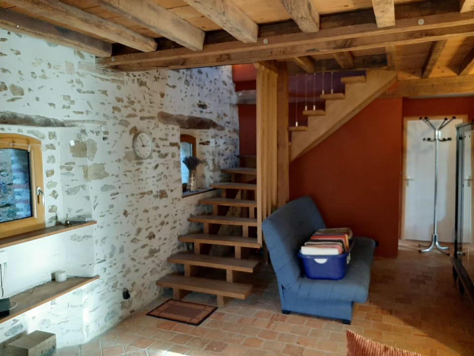 Stairs to 1st floor
