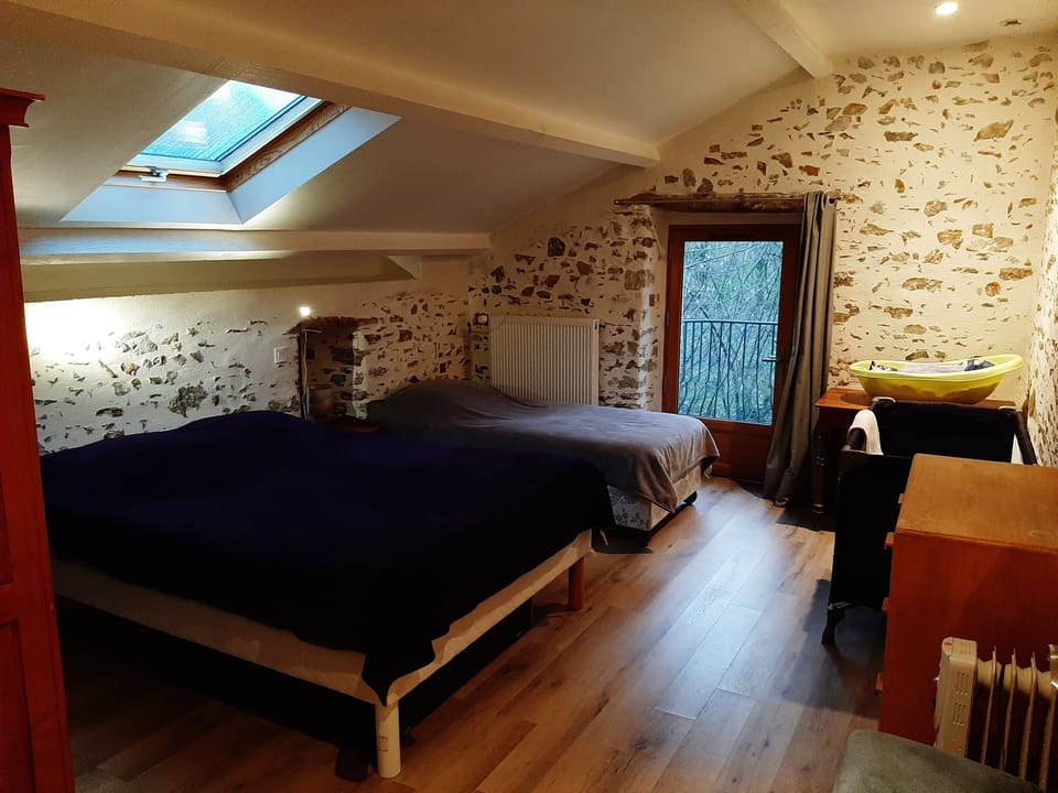 1st floor - bedroom 1:  double (140) + single (90)