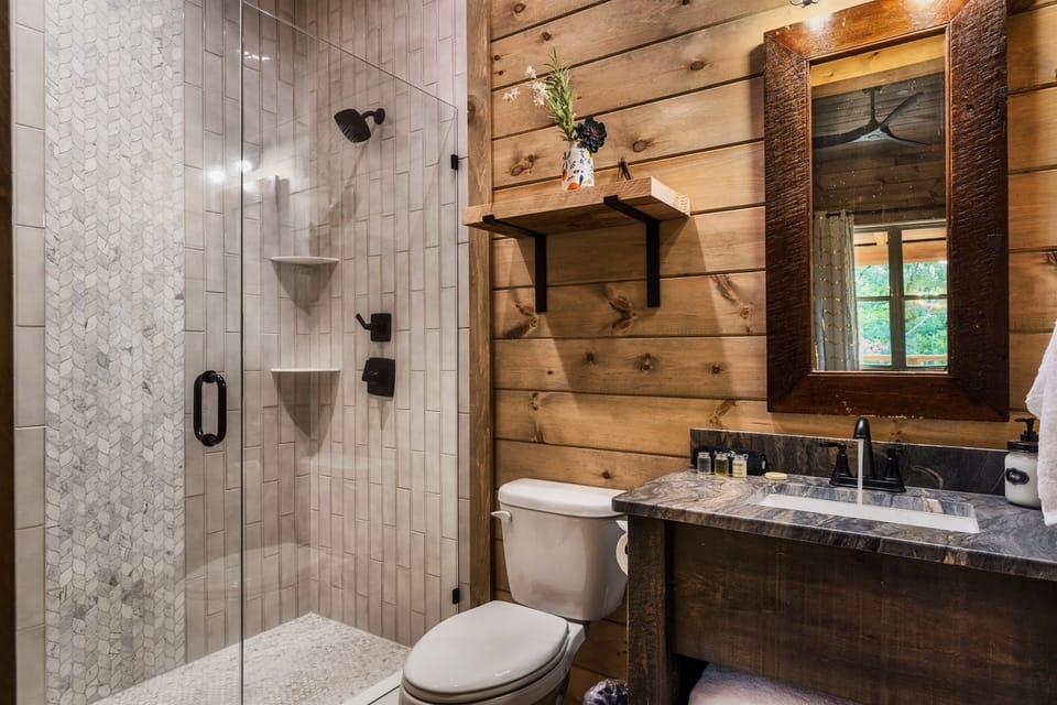 Bear Suite En Suite bathroom with walk-in shower.