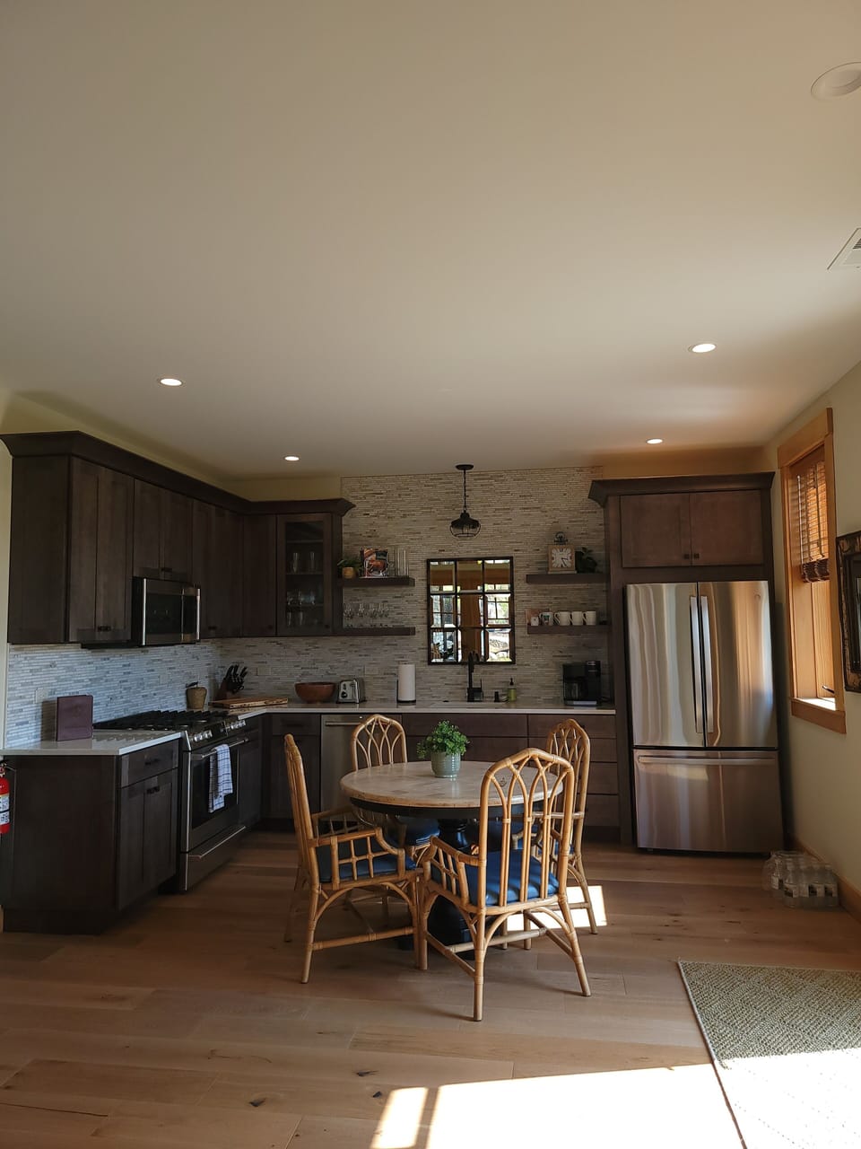 Kitchen & Dining Area