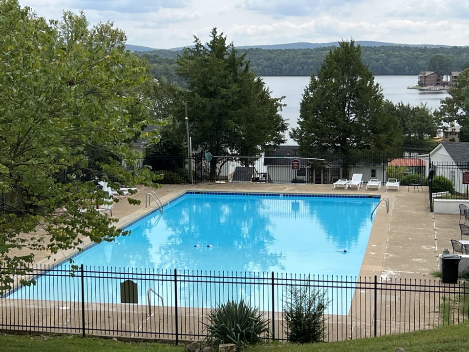 Salt water pool (seasonal)