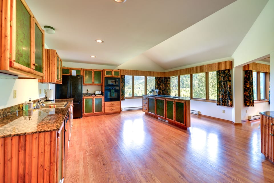 Kitchen | Main Floor | Coffee Pot | Espresso Machine | Toaster | Blender