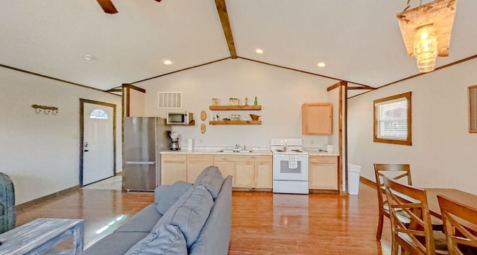 Maximizing style and function – a cozy kitchen and dining space where every meal feels special