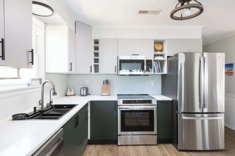 Stocked & newly updated kitchen