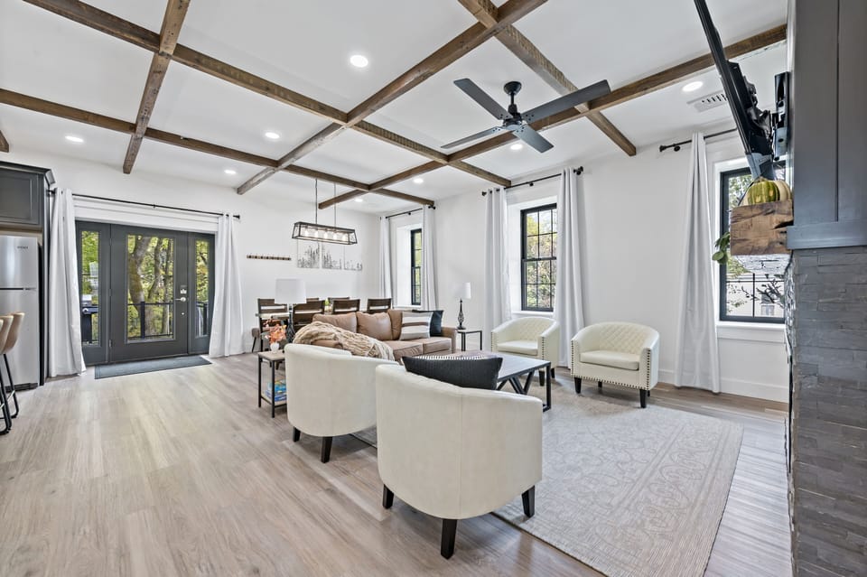 Living/Dining Area