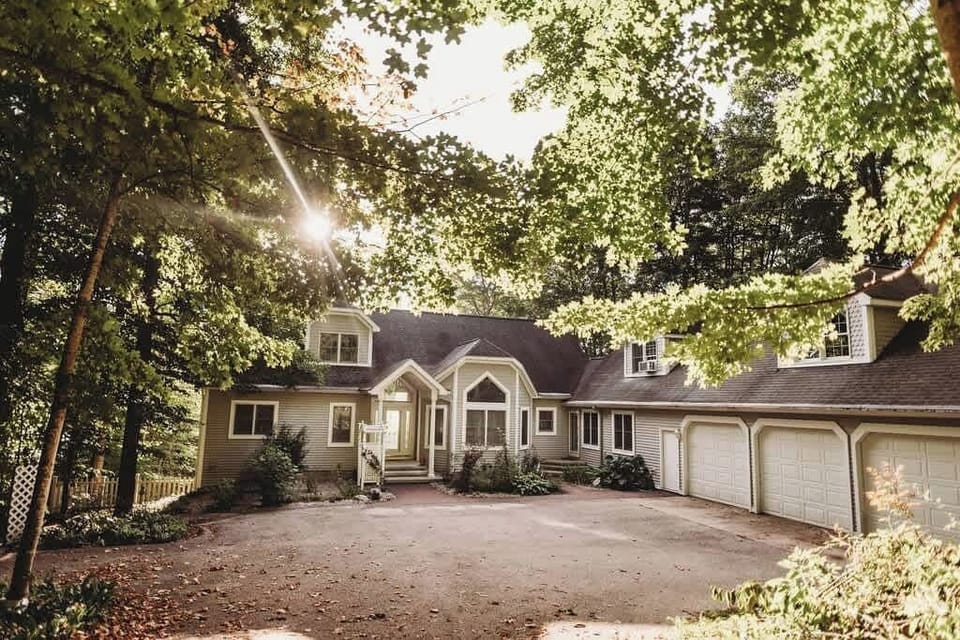 Spacious driveway