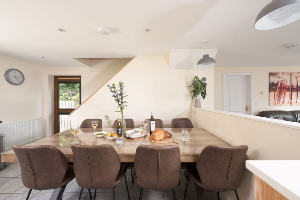 Large family table for dining - Robins Rest