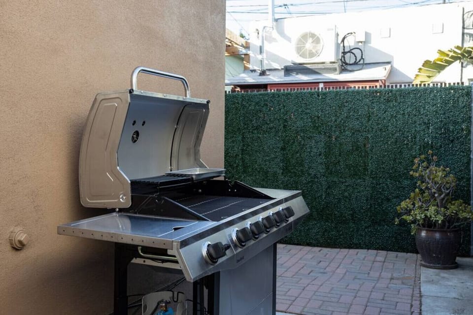Brand new 4 Burner Propane Grill with Warming pad