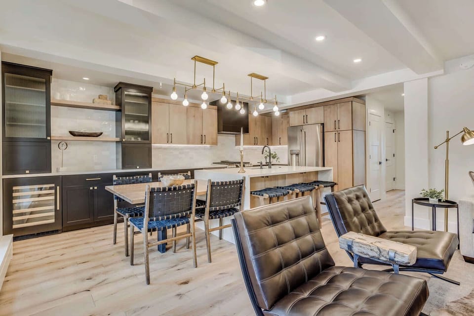 Open layout, perfect for entertaining. 