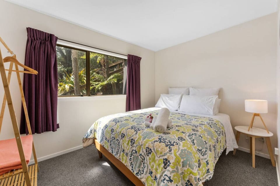 Ground floor - Bedroom 3 - x1 Queen bed
