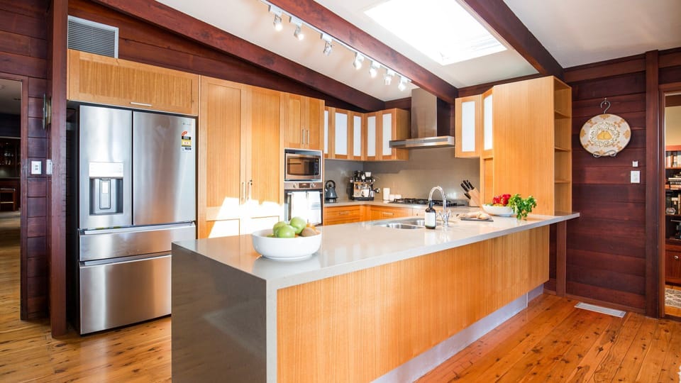 Latitude South Coast - vincentia pet friendly accommodation kitchen